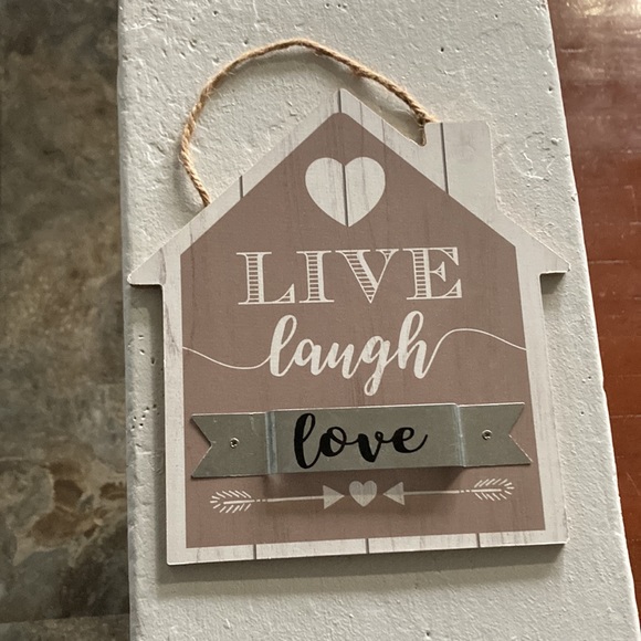 NWT 🤍 LIVE LAUGH LOVE House Shaped Wood & Metal Home Decor Sign - Picture 3 of 7